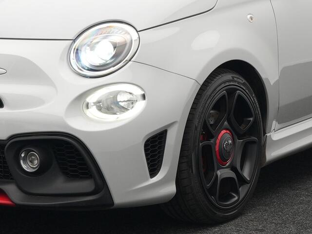 Abarth 595 Pista 165 pk Automaat Campovolo Grau | bi Xenon | Monza Sportuitlaat | Apple Carplay | Sportstoelen | G Force Indicator | 17"L.M | DAB | Parkpilot |