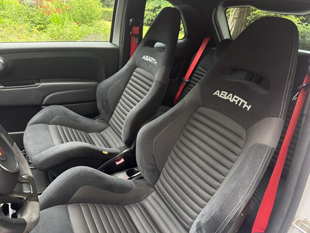 Abarth 595 1.4 T-Jet Competizione 70th Anniversary, Sabelt