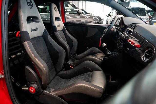 Abarth 695 Biposto *O.Z. Lichtmetalen velgen / Akrapovic / Carbon in-exterieur / Sportstoelen / Brembo-Remmen*