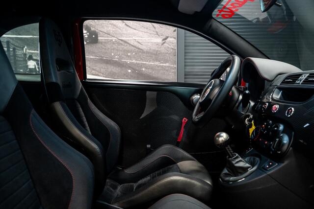 Abarth 695 Biposto *O.Z. Lichtmetalen velgen / Akrapovic / Carbon in-exterieur / Sportstoelen / Brembo-Remmen*