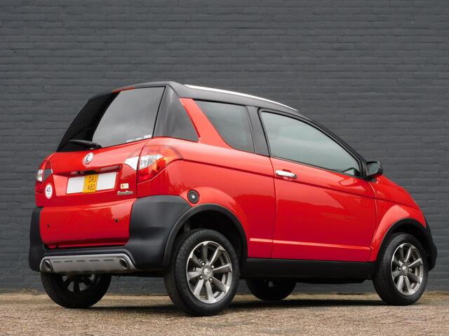 Aixam CROSSLINE Brommobiel Evo ACHTERUITRIJCAM! PARKEER SENSOREN! LM VELGEN! GETINT GLAS!