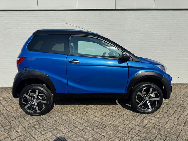 Aixam CROSSOVER Brommobiel Premium HOGE INSTAP | ACHTERCAMERA | LEDER |