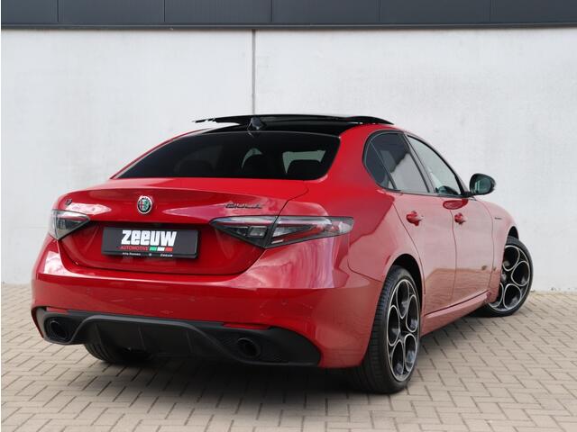 Alfa Romeo GIULIA 2.0 Turbo 280 PK Competizione Q4 AWD | Pano | Harman | 19"