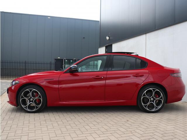 Alfa Romeo GIULIA 2.0 Turbo 280 PK Competizione Q4 AWD | Pano | Harman | 19"