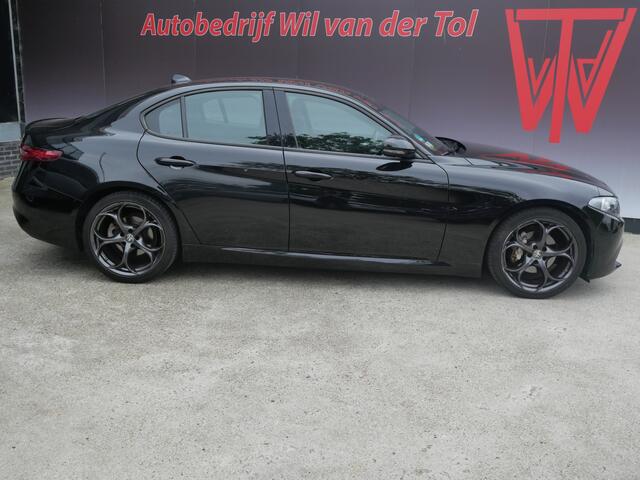 Alfa Romeo GIULIA 2.0T SUPER | AUTOMAAT | NAVIGATIE | KEYLESS | DAB | 19 INCH | NL-AUTO!!