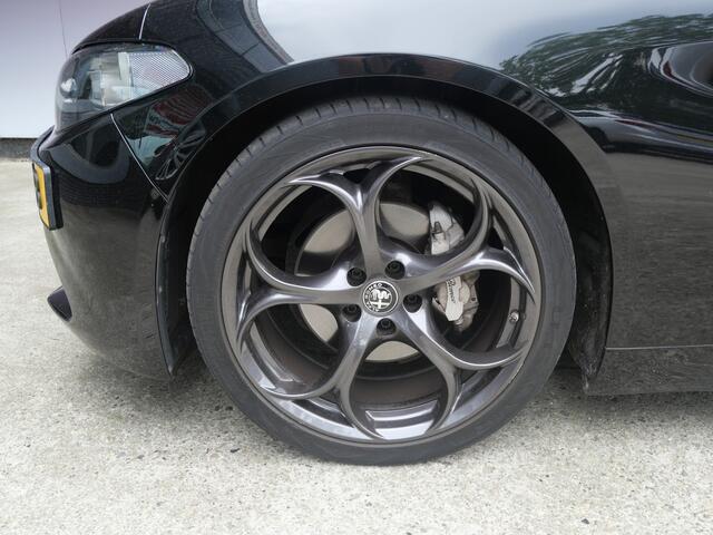 Alfa Romeo GIULIA 2.0T SUPER | AUTOMAAT | NAVIGATIE | KEYLESS | DAB | 19 INCH | NL-AUTO!!
