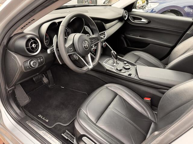 Alfa Romeo GIULIA 2.0T 310PK | Squadra | Ragazzon | Carbon | Veloce-bumpers | Rode remkl. | Cruise