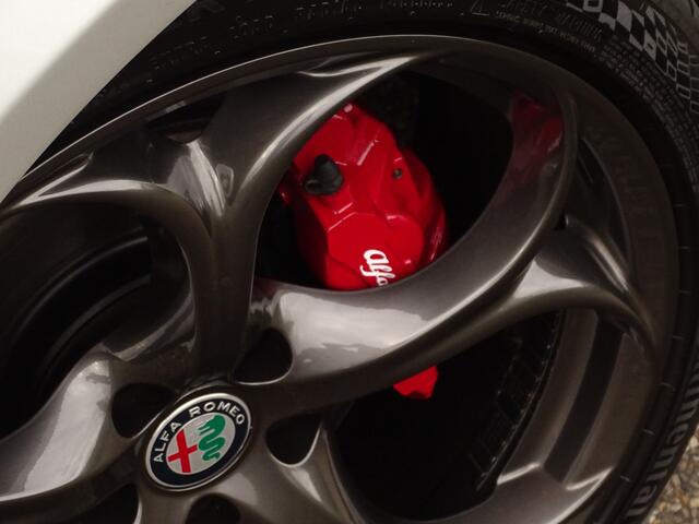 Alfa Romeo GIULIA 2.0T 310PK | Squadra | Ragazzon | Carbon | Veloce-bumpers | Rode remkl. | Cruise