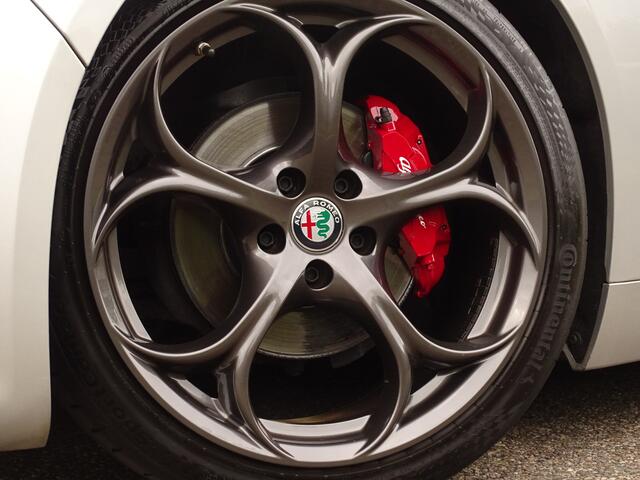 Alfa Romeo GIULIA 2.0T 310PK | Squadra | Ragazzon | Carbon | Veloce-bumpers | Rode remkl. | Cruise
