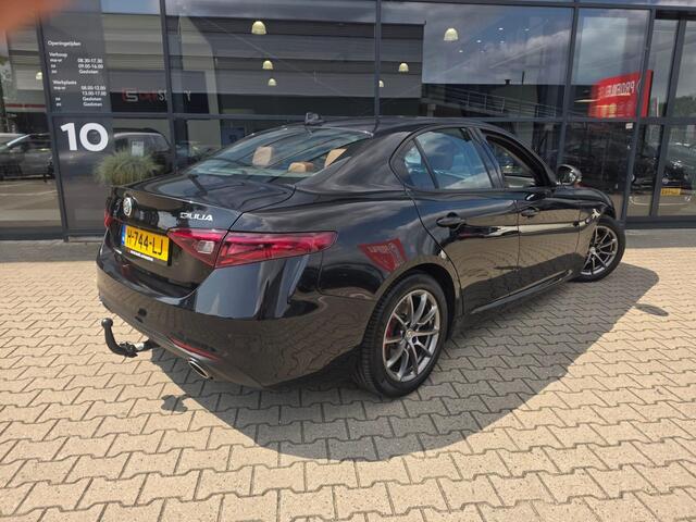 Alfa Romeo GIULIA 2.2 Super Corporate Edition *Trekhaak & Xenon*
