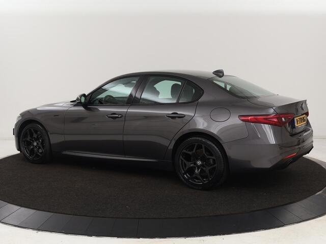 Alfa Romeo GIULIA 2.0T Sprint | Leder | Adaptive cruise | Stoel & stuurverwarming | Trekhaak | Carplay | Camera | Memory | Xenon | Navigatie | Parkeerhulp | Bluetooth