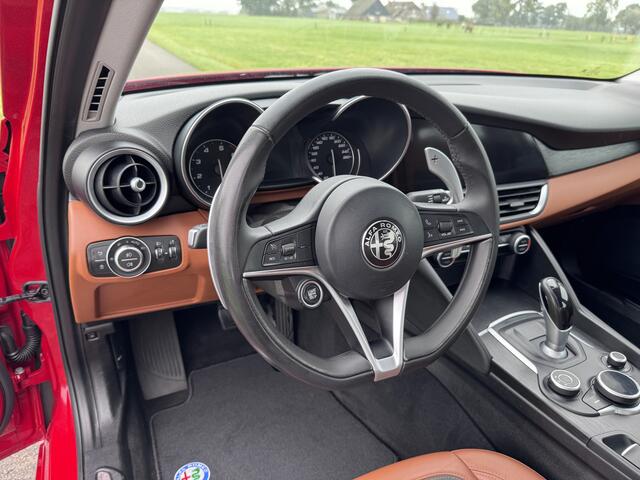 Alfa Romeo GIULIA 2.0T | 310PK | Rosso | Cloverleafs | Verlaagd | Zeer netjes!
