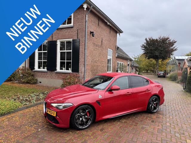 Alfa Romeo GIULIA 2.9 V6 Quadrifoglio 570 pk carbon