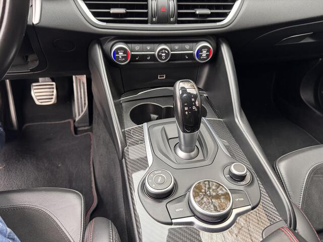 Alfa Romeo GIULIA 2.9 V6 Quadrifoglio 570 pk carbon
