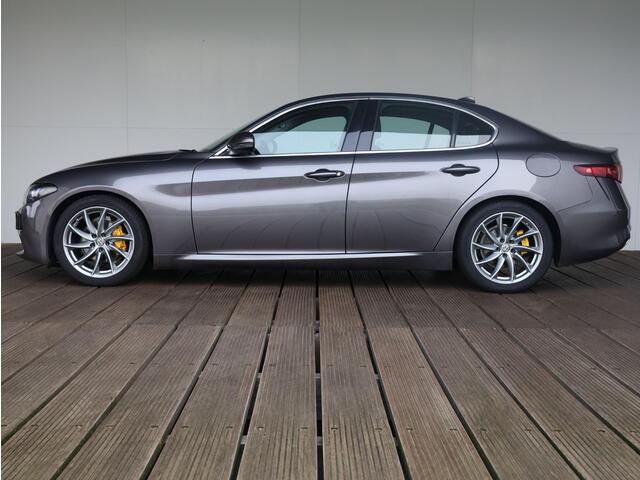 Alfa Romeo GIULIA 2.0T Super | Xenon | Navi | Clima | BTW |