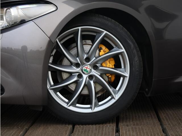 Alfa Romeo GIULIA 2.0T Super | Xenon | Navi | Clima | BTW |