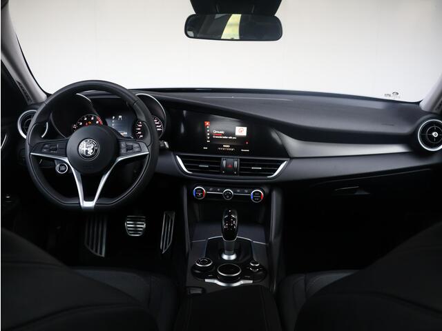 Alfa Romeo GIULIA 2.0T Super | Xenon | Navi | Clima | BTW |