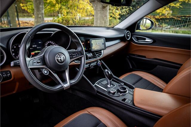 Alfa Romeo GIULIA 2.0T 310 PK Squadra Massimo 19"