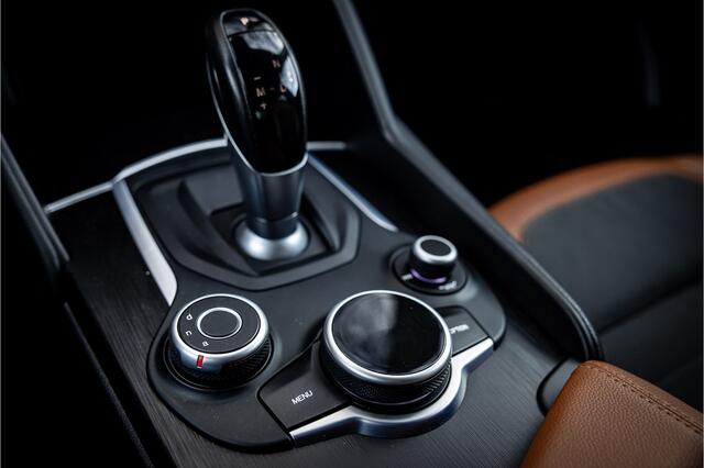 Alfa Romeo GIULIA 2.0T 310 PK Squadra Massimo 19"