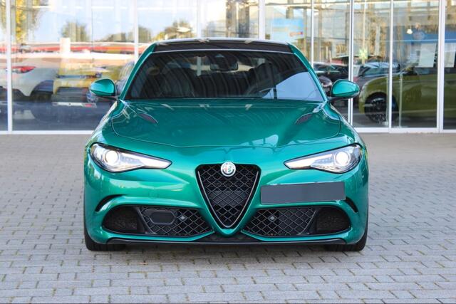 Alfa Romeo GIULIA 2.9 V6 Quadrifoglio 510 PK Carbonstoelen Sportuitlaat Rijassistentie Pakket