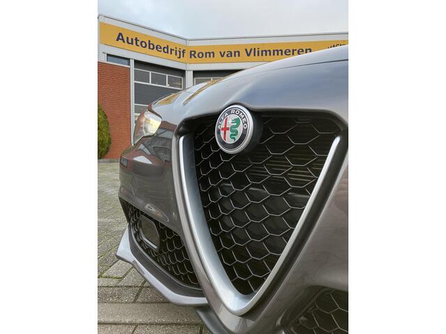 Alfa Romeo GIULIA 2.0T Super | BTW Auto, interessant voor ondernemers| | Uitmuntende staat |