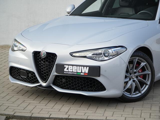 Alfa Romeo GIULIA 2.0 Turbo 200 PK Sprint | Veloce | Navi | Carplay | Driver | 18"