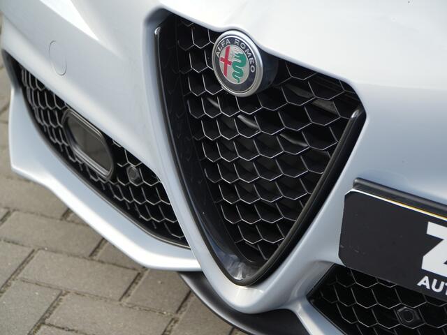 Alfa Romeo GIULIA 2.0 Turbo 200 PK Sprint | Veloce | Navi | Carplay | Driver | 18"