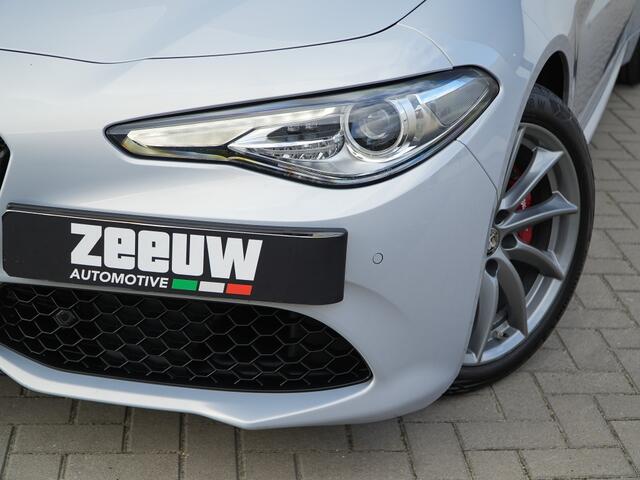 Alfa Romeo GIULIA 2.0 Turbo 200 PK Sprint | Veloce | Navi | Carplay | Driver | 18"