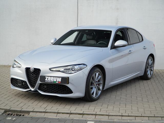 Alfa Romeo GIULIA 2.0 Turbo 200 PK Sprint | Veloce | Navi | Carplay | Driver | 18"