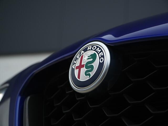 Alfa Romeo GIULIA 2.0 Turbo 200 PK Sprint | Veloce | Carplay | Navi | Leder | 19"