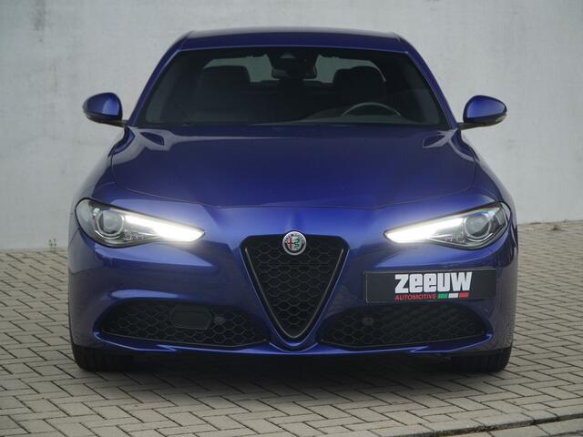 Alfa Romeo GIULIA 2.0 Turbo 200 PK Sprint | Veloce | Carplay | Navi | Leder | 19"