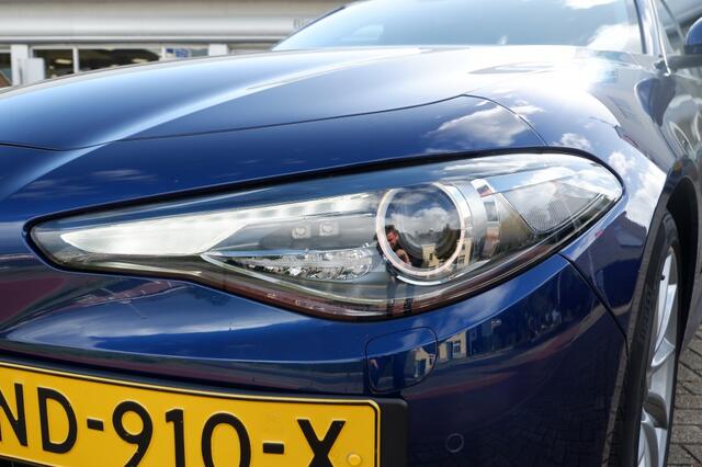 Alfa Romeo GIULIA 2.0T Super / INCL. 12 mnd BOVAG / 200PK/ Leder