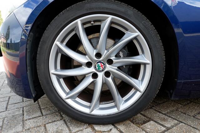 Alfa Romeo GIULIA 2.0T Super / INCL. 12 mnd BOVAG / 200PK/ Leder