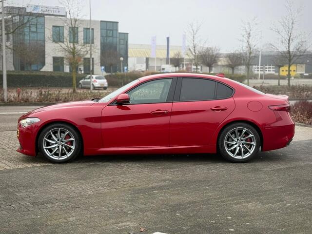 Alfa Romeo GIULIA 2.0T 200PK LEER CAMERA