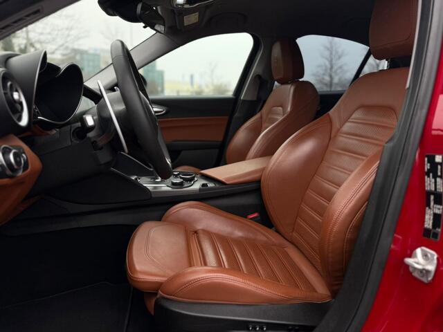 Alfa Romeo GIULIA 2.0T 200PK LEER CAMERA