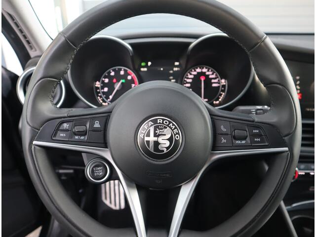 Alfa Romeo GIULIA 2.0T Super / Adaptive CC