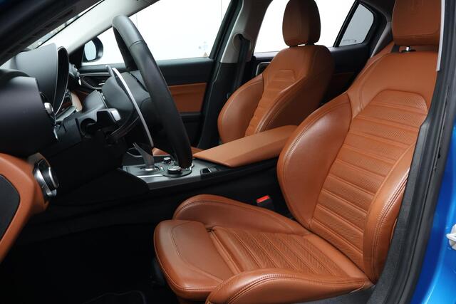 Alfa Romeo GIULIA 2.0 T AWD Veloce