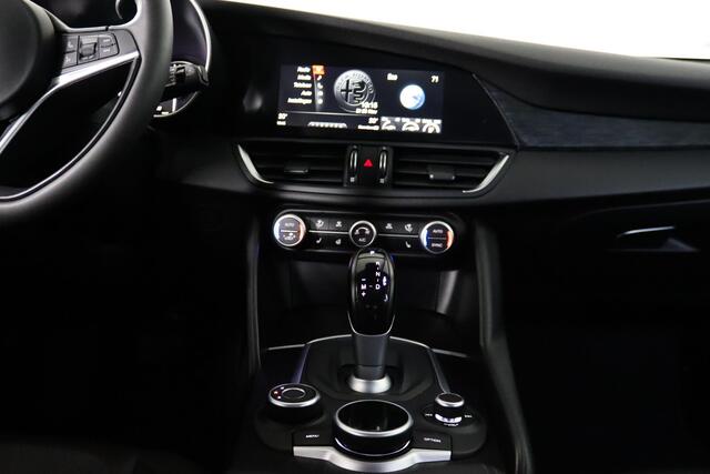 Alfa Romeo GIULIA 2.0T Super 305 PK Afneembare Trekhaak, Memory, Camera, Android Auto/Apple Carplay