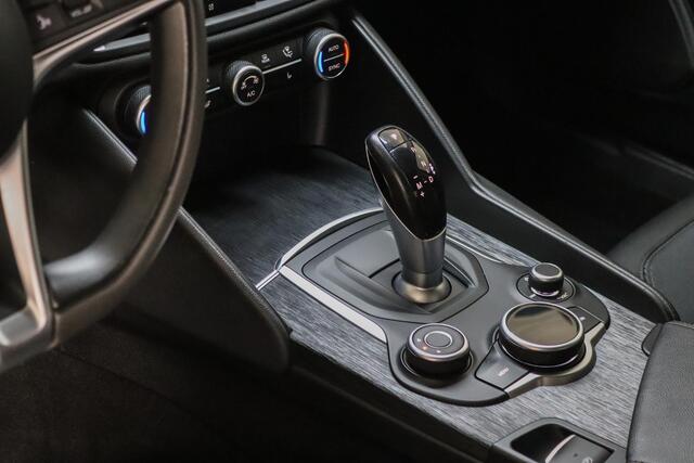 Alfa Romeo GIULIA 2.0T Super 305 PK Afneembare Trekhaak, Memory, Camera, Android Auto/Apple Carplay