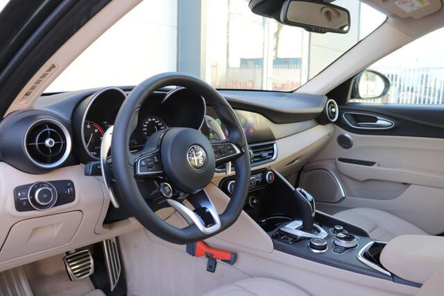 Alfa Romeo GIULIA 2.0T TI/ORIG.NL/CARPLAY/STOEL.STUUR.VERW/DEALEROND.