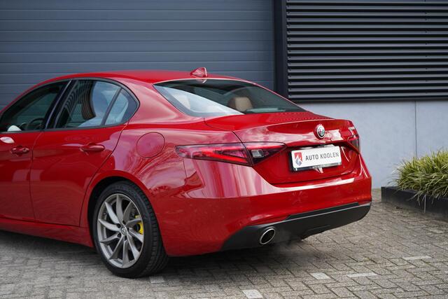 Alfa Romeo GIULIA 2.0T Super 310 pk! Stoelverw./ Cruise/ Climate