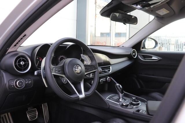 Alfa Romeo GIULIA 2.0 T Q4 AWD 280PK VELOCE/ORIG.NL/GEDOCUMENTEERD/KEYLESS/MEMORY/19