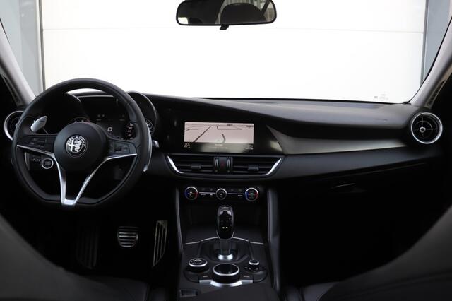 Alfa Romeo GIULIA 2.0 T Q4 AWD 280PK VELOCE/ORIG.NL/GEDOCUMENTEERD/KEYLESS/MEMORY/19