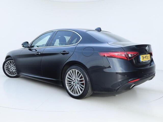 Alfa Romeo GIULIA 2.0T Super | 310pk | 1e eigenaar | Clima | Cruise | Multimedia/Navi | Leder | Stoel/-Stuurverwarming | PDC + Camera |