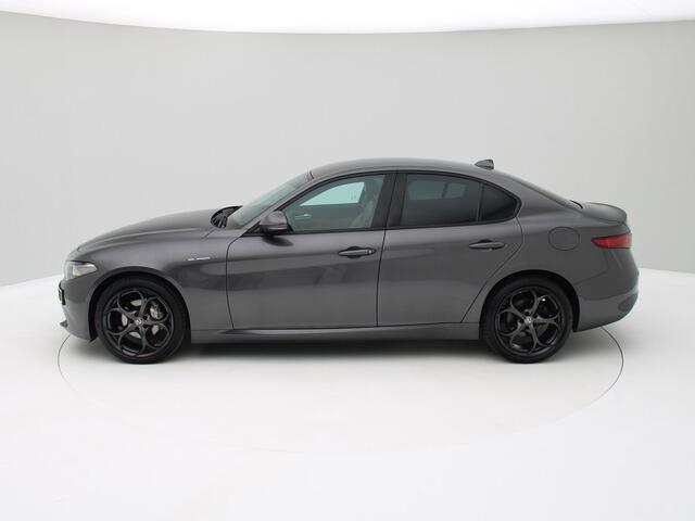 Alfa Romeo GIULIA 2.0T Super 200pk Leder / Navi / Trekhaak / Origneel NL / 19''
