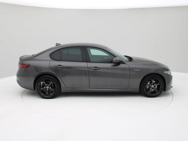 Alfa Romeo GIULIA 2.0T Super 200pk Leder / Navi / Trekhaak / Origneel NL / 19''