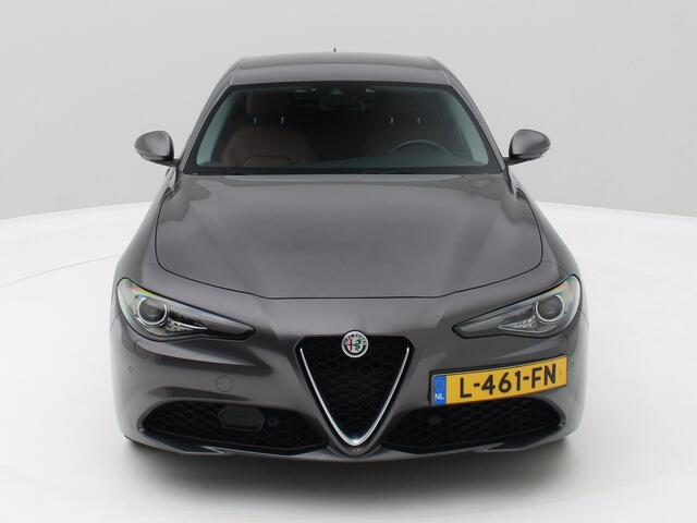 Alfa Romeo GIULIA 2.0T Super 200pk Leder / Navi / Trekhaak / Origneel NL / 19''