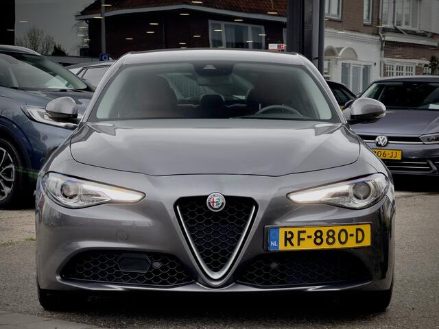 Alfa Romeo GIULIA 2.2 AUT8 SUPER 180PK LEDER NAVI AIRCO LED LMV PDC