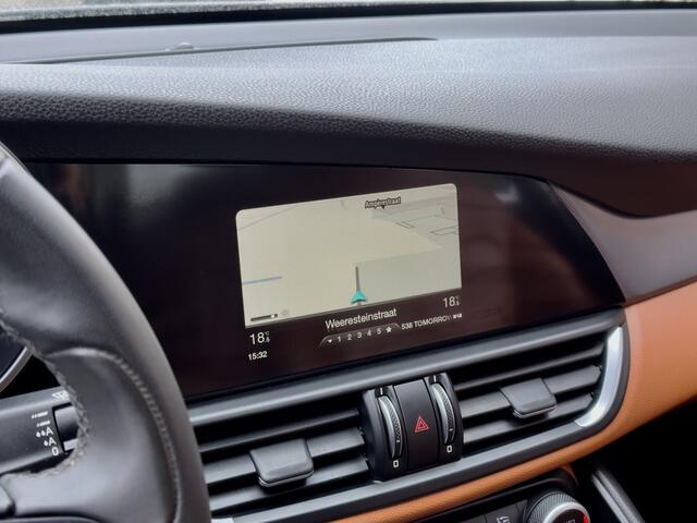 Alfa Romeo GIULIA 2.2 AUT8 SUPER 180PK LEDER NAVI AIRCO LED LMV PDC