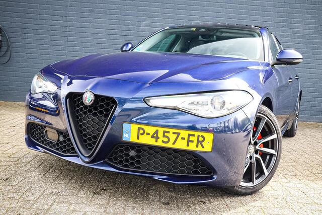 Alfa Romeo GIULIA 2.0T Corporate Edition 310 PK / PANO / TREKH. / STUUR + STOELVERW.